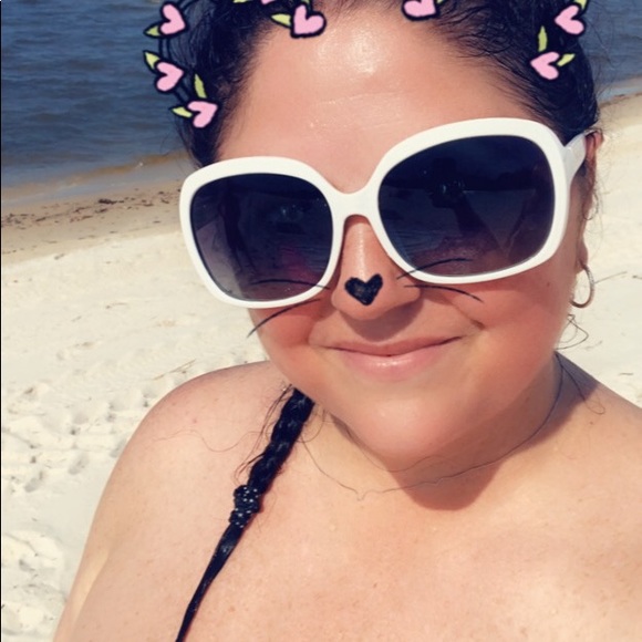 Meet your Posher, Elizabeth - Picture 5 of 7